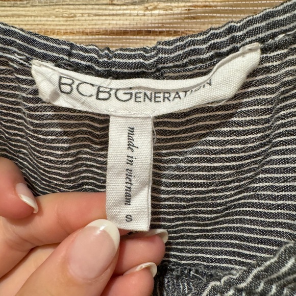 Worn twice! Great summer top - Picture 2 of 3